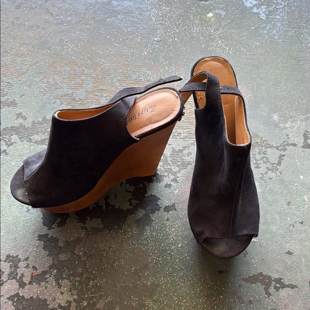 Zigi Soho Black Wedge Shoes Sleek Design